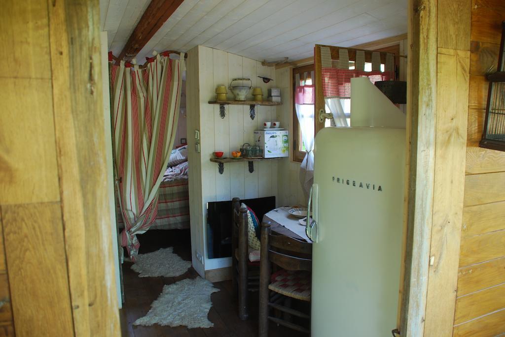 Maison D'Hotes Ainsi Soie T-Il Combovin Værelse billede